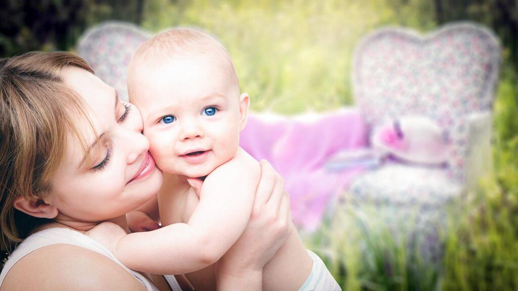 Έρευνα: Η αγάπη της μαμάς αποτελεί  "ασπίδα" για σοβαρές παθήσεις των παιδιών