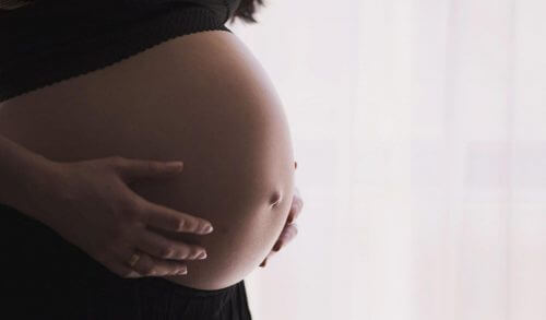Ραγάδες στην εγκυμοσύνη: Ποιες γυναίκες θα εμφανίσουν και πώς μπορούν να τις αντιμετωπίσουν;