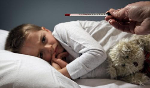 Q & A: "Ο γιος μου έχει υψηλό πυρετό εδώ και 3 μέρες. Τι άλλο να κάνω εκτός από αντιπυρετικά;"