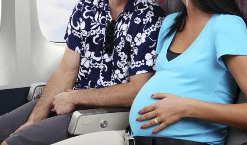 Q&A: "Είμαι έγκυος 4 μηνών. Μπορώ να ταξιδέψω με ασφάλεια με αεροπλάνο;"