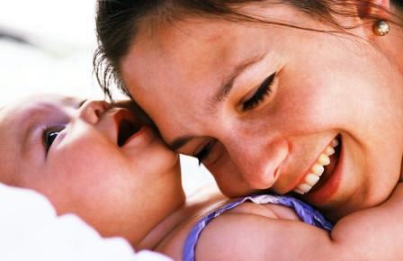 Δεν θα αφαιρείται η εξάμηνη άδεια μητρότητας από το εννεάμηνο ανατροφής