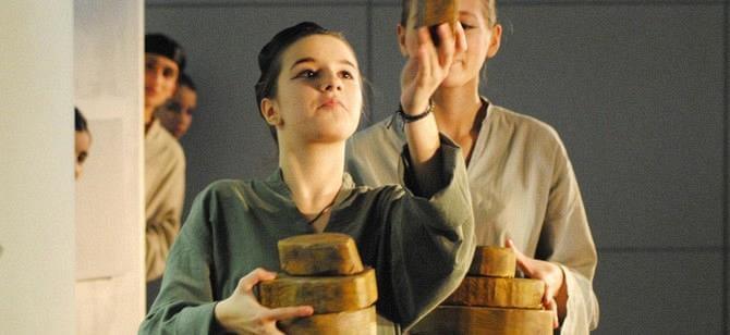 "&Pi;&epsilon;&tau;&rho;ό&sigma;&omicron;&upsilon;&pi;&alpha;": Ό&pi;&epsilon;&rho;&alpha; &alpha;&pi;ό &pi;&alpha;&iota;&delta;&iota;ά &sigma;&tau;&omicron; &Alpha;&mu;&phi;&iota;&theta;έ&alpha;&tau;&rho;&omicron; 984, &sigma;&tau;&eta;&nu; &Tau;&epsilon;&chi;&nu;ό&pi;&omicron;&lambda;&eta;