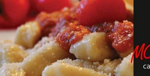 Gnocchi με κόκκινη πικάντικη σάλτσα