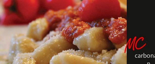 Gnocchi με κόκκινη πικάντικη σάλτσα