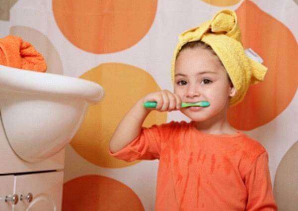"To παιδί μου βαριέται να πλύνει τα δόντια μου παρά τις προειδοποιήσεις μου. Τι μπορώ να κάνω;"