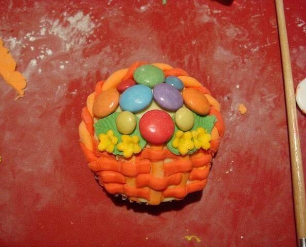 &Phi;&tau;&iota;ά&xi;&tau;&epsilon; &mu;ό&nu;&epsilon;&sigmaf; &sigma;&alpha;&sigmaf; cupcakes &pi;&alpha;&sigma;&chi;&alpha;&lambda;&iota;&nu;ά &kappa;&alpha;&lambda;&alpha;&theta;ά&kappa;&iota;&alpha; &mu;&epsilon; smarties!