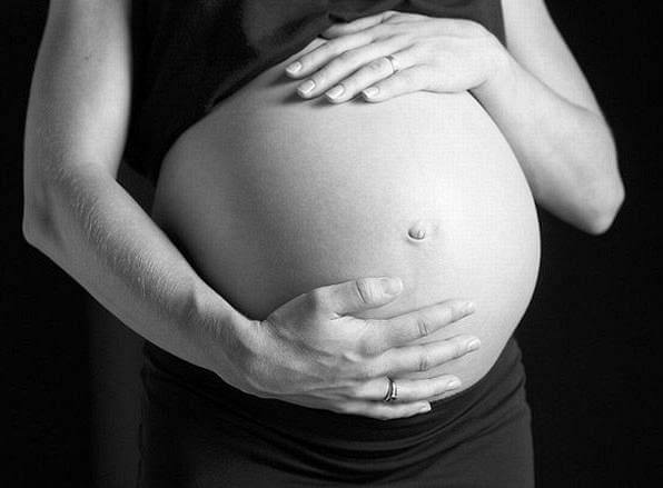 β «Δεν είναι αισθητικό οι έγκυες να κυκλοφορούν στους δρόμους», λέει Τούρκος δικηγόρος