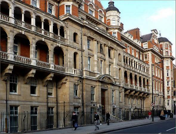 &Pi;&alpha;&nu;&iota;&kappa;ό&sigmaf; έ&xi;&omega; &alpha;&pi;ό &tau;&omicron; &nu;&omicron;&sigma;&omicron;&kappa;&omicron;&mu;&epsilon;ί&omicron; St. Mary &sigma;&tau;&omicron; &Lambda;&omicron;&nu;&delta;ί&nu;&omicron;