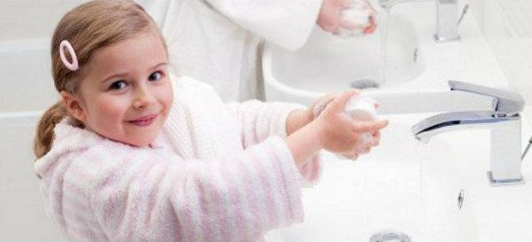 Το σαπούνι και το καθαρό νερό κάνουν τα παιδιά ψηλότερα