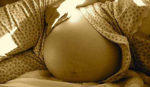 Εξέπνευσε έγκυος στον 7ο μήνα κύησης