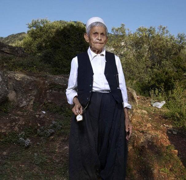 &Alpha;&lambda;&beta;&alpha;&nu;ί&alpha;: &Tau;&omicron; έ&theta;&iota;&mu;&omicron; &tau;&omega;&nu; "&omicron;&rho;&kappa;&iota;&sigma;&mu;έ&nu;&omega;&nu; &pi;&alpha;&rho;&theta;έ&nu;&omega;&nu;"