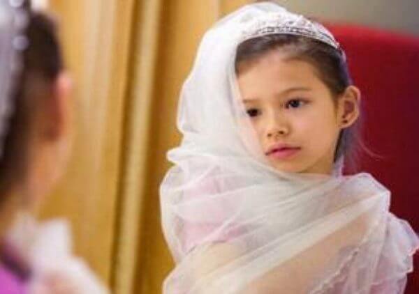 Ό&tau;&alpha;&nu; &tau;&alpha; &mu;&iota;&kappa;&rho;ά &kappa;&omicron;&rho;ί&tau;&sigma;&iota;&alpha; &nu;&tau;ύ&nu;&omicron;&nu;&tau;&alpha;&iota; &nu;ύ&phi;&epsilon;&sigmaf;: &laquo;&Mu;&omicron;&upsilon; &pi;ή&rho;&alpha;&nu; &tau;&eta; &zeta;&omega;ή&raquo; &lambda;έ&epsilon;&iota; &eta; 17&chi;&rho;&omicron;&nu;&eta; - &Epsilon;ί&nu;&alpha;&iota; ή&delta;&eta; &mu;&eta;&tau;έ&rho;&alpha;