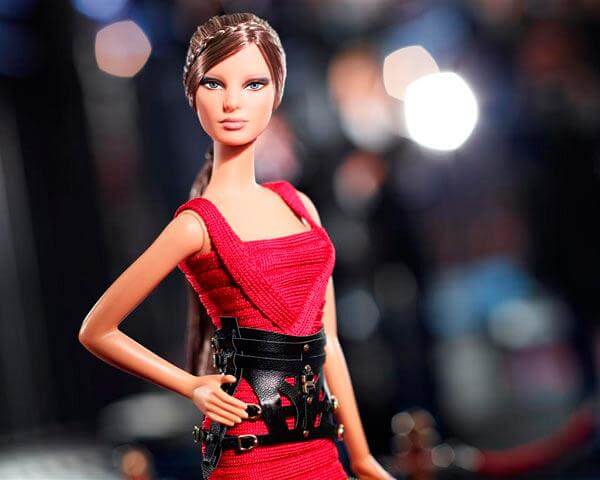 &Eta; Barbie &nu;&tau;ύ&nu;&epsilon;&tau;&alpha;&iota; &mu;&epsilon; Herve Leger