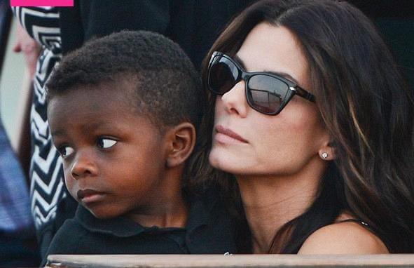 23 &Nu;&omicron;&epsilon;&mu;&beta;&rho;ί&omicron;&upsilon;: &Pi;&alpha;&gamma;&kappa;ό&sigma;&mu;&iota;&alpha; &Eta;&mu;έ&rho;&alpha; &Upsilon;&iota;&omicron;&theta;&epsilon;&sigma;ί&alpha;&sigmaf;!