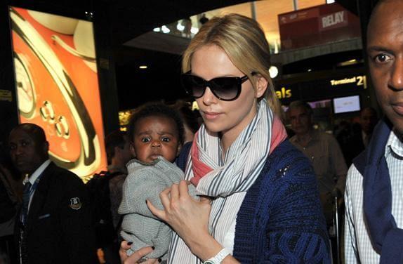 23 &Nu;&omicron;&epsilon;&mu;&beta;&rho;ί&omicron;&upsilon;: &Pi;&alpha;&gamma;&kappa;ό&sigma;&mu;&iota;&alpha; &Eta;&mu;έ&rho;&alpha; &Upsilon;&iota;&omicron;&theta;&epsilon;&sigma;ί&alpha;&sigmaf;!