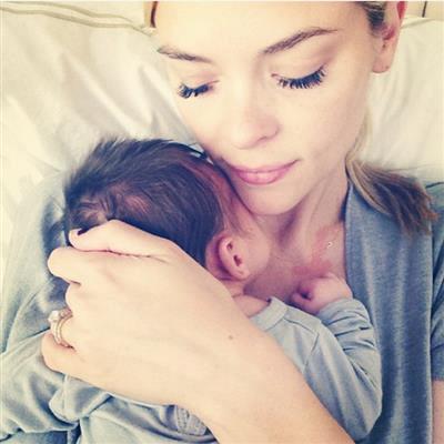 Celebrity &mu;&alpha;&mu;ά, &kappa;&rho;ά&tau;&eta;&sigma;&epsilon; &tau;&alpha; &pi;&alpha;&tau;&omicron;&upsilon;&sigma;ά&kappa;&iota;&alpha; &tau;&omicron;&upsilon; &pi;&alpha;&iota;&delta;&iota;&omicron;ύ &tau;&eta;&sigmaf;, &epsilon;&nu;&theta;ύ&mu;&iota;&omicron;!