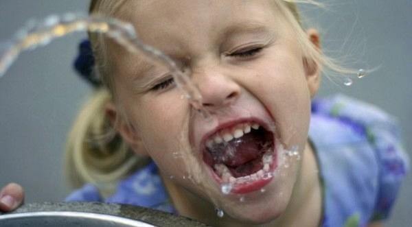Πόσο νερό πρέπει να πίνει ένα παιδί;