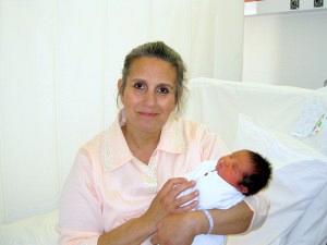 ellinida1 Eλληνίδα γέννησε στα 48 της χρόνια με δικά της ωάρια