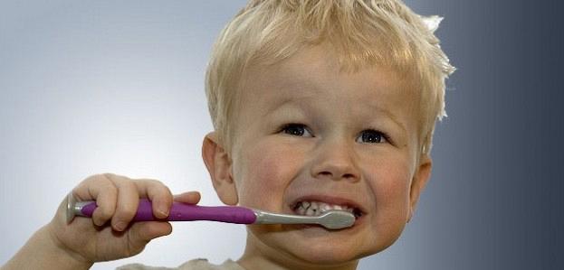 “Η αναπνοή του παιδιού μου μυρίζει έντονα; Λέτε να φταίνε τα δόντια του”;