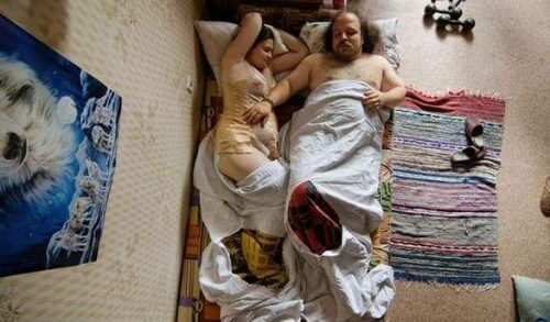 Συγκινητικές φωτογραφίες ζευγαριών που περιμένουν παιδί, ενώ κοιμούνται