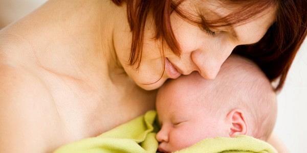 Μία στις τρεις νέες μητέρες εμφανίζει συμπτώματα κατάθλιψης