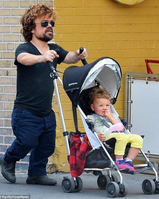 Δείτε τον Tyrion από το Game of Thrones,σε βόλτα με την κόρη του