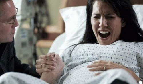 Η πρώτη γυναίκα που γέννησε ενώ είχε υποβληθεί σε μεταμόσχευση μήτρας