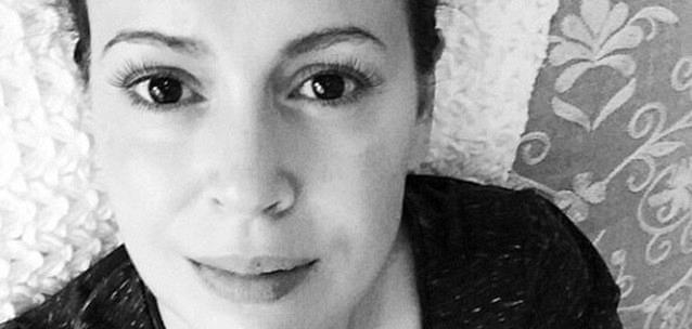 "H χαρά του θηλασμού δημοσίως” από την Αλίσα Μιλάνο