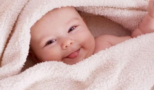 Τα μωρά χαμογελούν συνεχώς γιατί σε αντιγράφουν