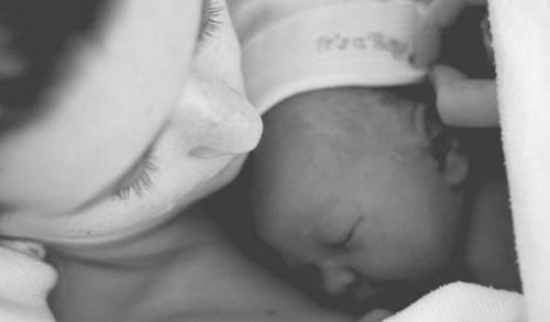Οδηγός επιβίωσης για τους 2 πρώτους μήνες με το νεογέννητο στο σπίτι