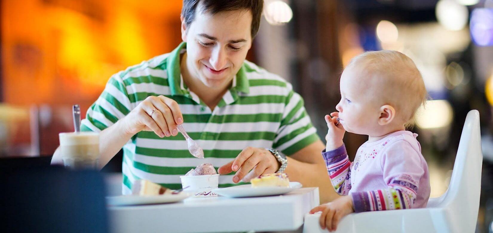 Μάθε στο παιδί σου πώς να φέρεται σ’ ένα εστιατόριο