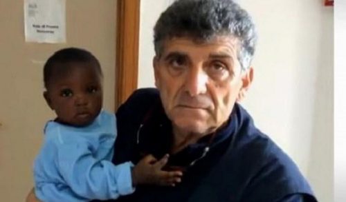 Iταλός γιατρός θέλει να υιοθετήσει προσφυγόπουλο που έχασε τη μαμά του