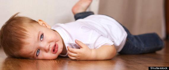 Το 2,5 ετών αγοράκι μου δεν μιλάει πολύ, με χτυπάει και είναι υπερκινητικό. Τί να κάνω;"