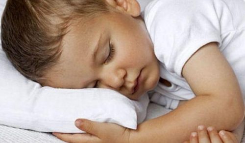 Aπο ποιά ηλικία μπορεί το παιδί μου να χρησιμοποιεί μαξιλάρι;