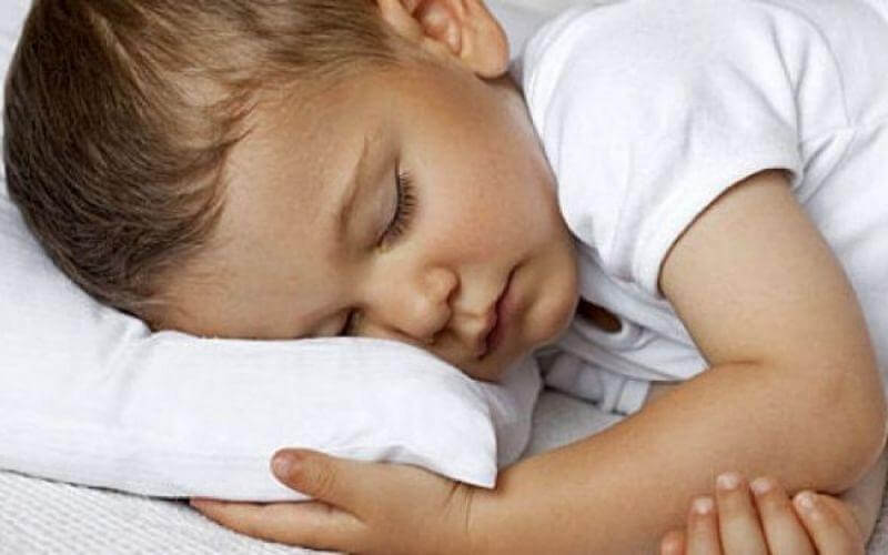 Aπο ποιά ηλικία μπορεί το παιδί μου να χρησιμοποιεί μαξιλάρι;