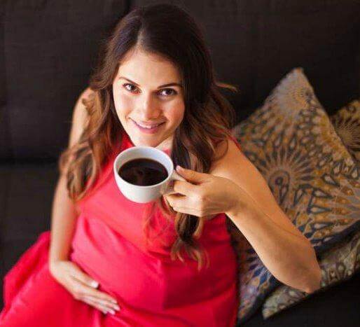 Καφές στην εγκυμοσύνη: Πώς επηρεάζει το ύψος του παιδιού