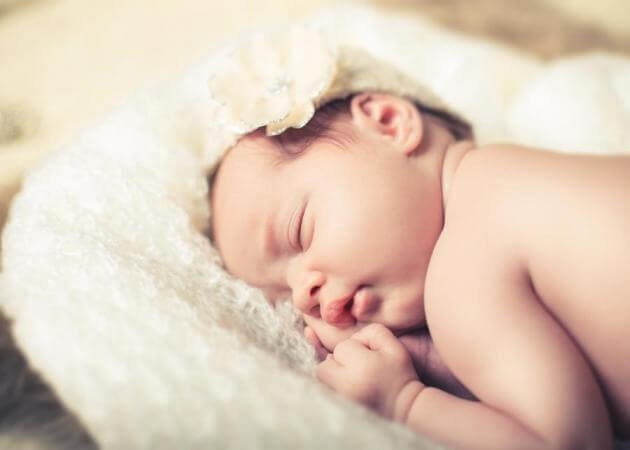 Πόση ώρα πρέπει να είναι ένα μωρό ξύπνιο ανάλογα με τον μήνα του