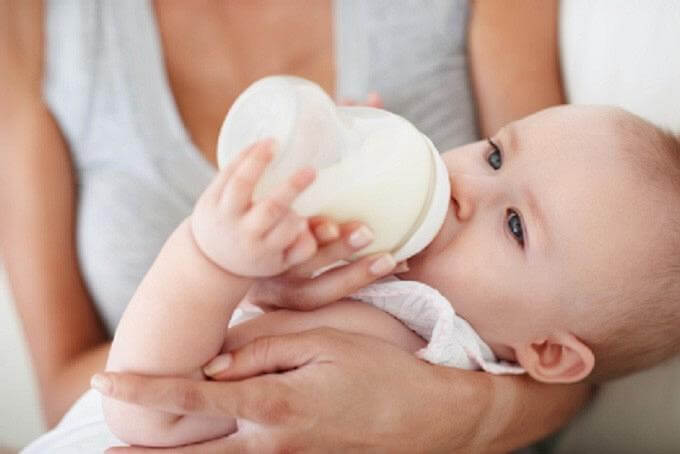 Γιατι να μη δίνω γάλα με το μπιμπερό στο παιδί μου, μετά τα δυο έτη;