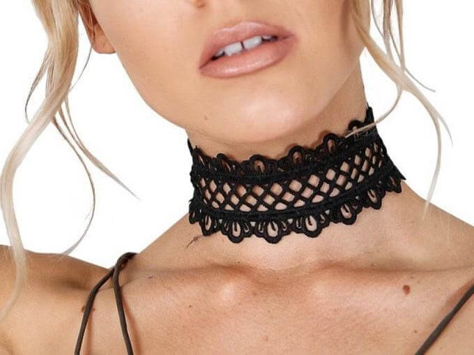 Το κόσμημα του 2017 που αντικαθιστά τη μόδα του choker