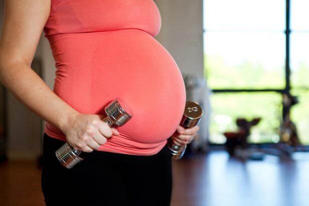Η άσκηση στην εγκυμοσύνη και ποιους κινδύνους απομακρύνει