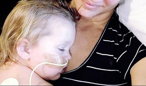 Απίστευτο: Κοριτσάκι 19 μηνών επέζησε από πνιγμό σε πισίνα