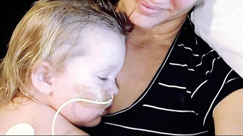 Απίστευτο: Κοριτσάκι 19 μηνών επέζησε από πνιγμό σε πισίνα