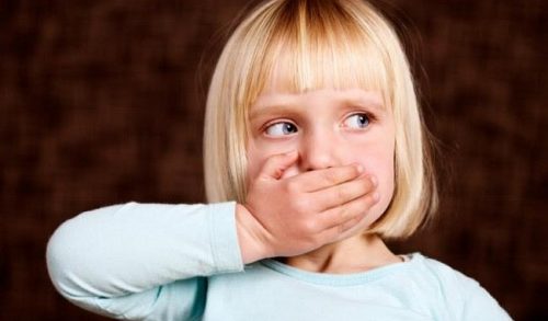 Είναι φυσιολογικό το παιδί μου να κρατάει συνέχεια την αναπνοή του επίτηδες;