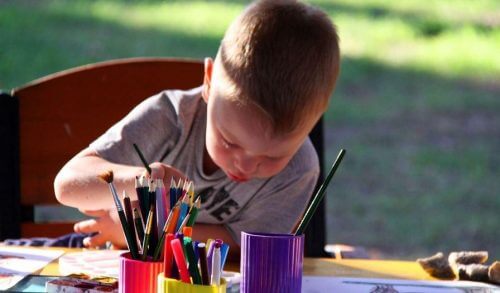 Summer Camp: &Kappa;&alpha;&tau;&alpha;&gamma;&gamma;&epsilon;&lambda;ί&alpha; &gamma;&iota;&alpha; &mu;&eta; &alpha;&delta;&epsilon;&iota;&omicron;&delta;&omicron;&tau;&eta;&mu;έ&nu;&omicron;&upsilon;&sigmaf; &chi;ώ&rho;&omicron;&upsilon;&sigmaf; &pi;&omicron;&upsilon; &phi;&iota;&lambda;&omicron;&xi;&epsilon;&nu;&omicron;ύ&nu; &mu;&iota;&kappa;&rho;ά &pi;&alpha;&iota;&delta;&iota;ά