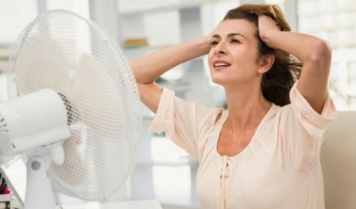 Q&A: "Είναι φυσιολογικό να έχω εξάψεις κατά τη διάρκεια της εγκυμοσύνης;"