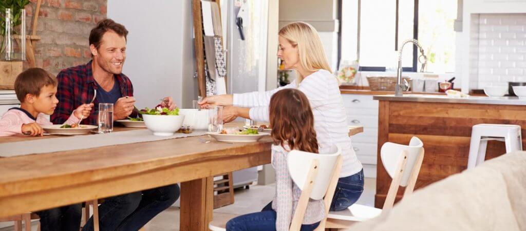 Τρώμε όλοι μαζί! Τι σημαίνει για ένα παιδί;