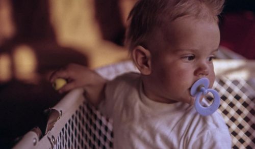 Q & A: Μετά το κόψιμο της πιπίλας, άλλαξε εντελώς συμπεριφορά. Πώς να το διαχειριστώ;