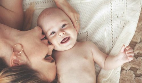 8 πράγματα που πιθανότατα κανείς δεν σας έχει πει ότι θα συμβούν μετά τη γέννα.