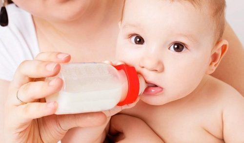 Q&A: Πώς θα εδραιώσω το μητρικό γάλα, αφού δεν χορταίνει;"