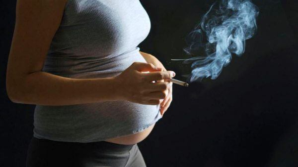 Πως το κάπνισμα της μητέρας επηρεάζει την ανάπτυξη του εμβρύου
